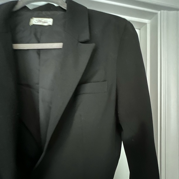 Black blazer size M. One button in front - Picture 10 of 11
